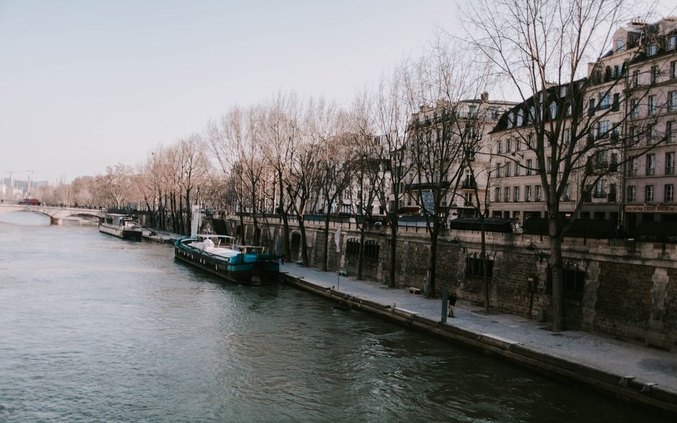 quais de Seine pour une séance photo romantique
